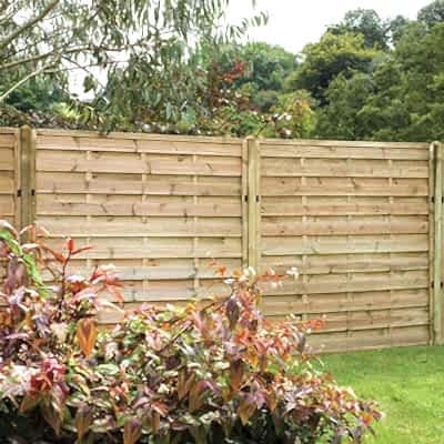 How to choose between traditional and contemporary garden fence designs
