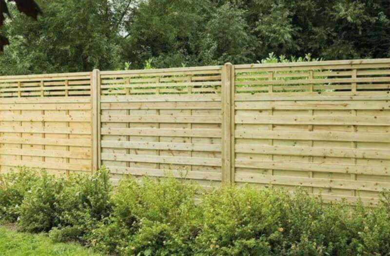 this image can be described using our list of garden fencing terms, garden fencing words, garden fencing vocabulary and garden fencing jargon 