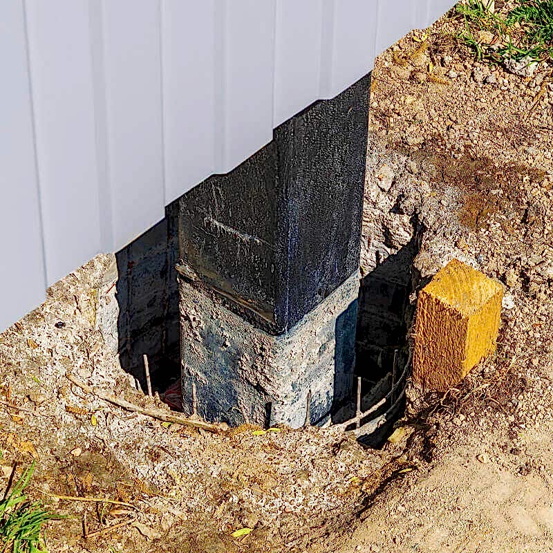 This image shows a stage in installing fence posts. To do this you will need to know how to install fence posts, how to install a fence post and how to set fence posts