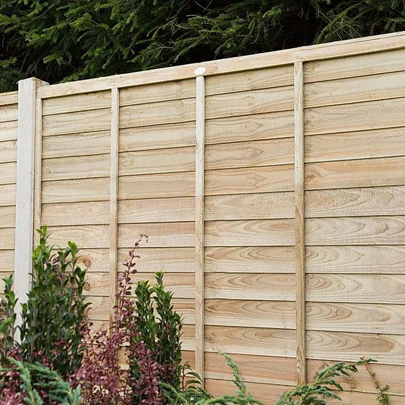 the fence panel design of this panel is plain and traditional