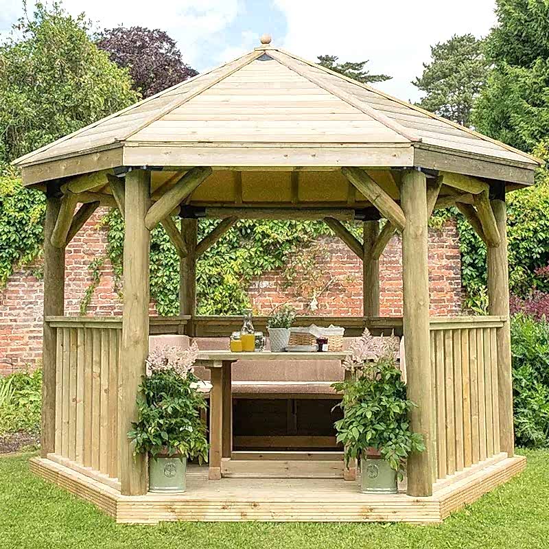 this garden makeover on a budget has been done with affordable garden plants, inexpensive garden fencing and DIY garden planters