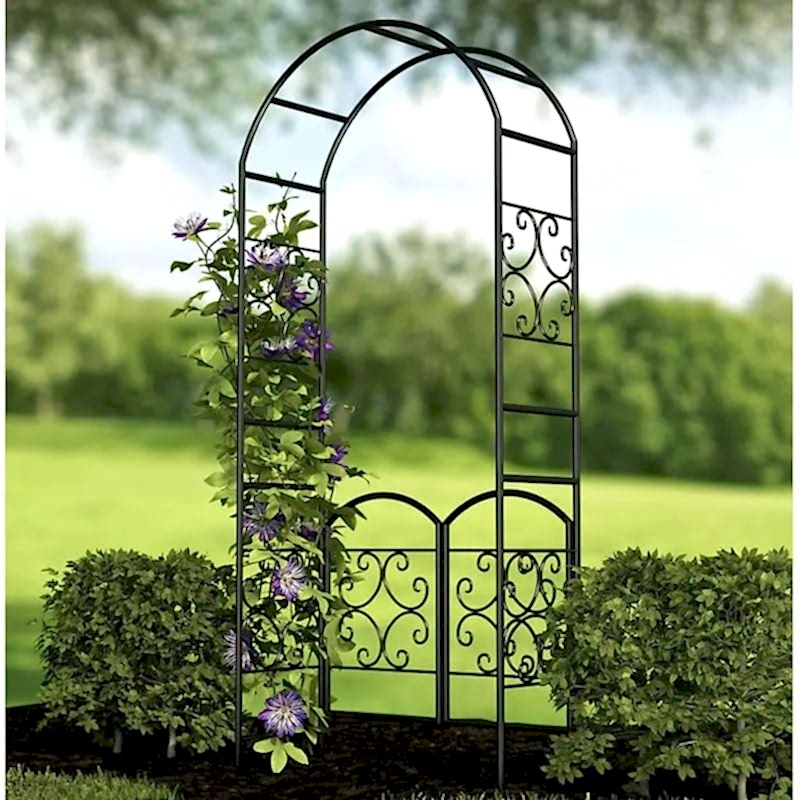 this garden makeover on a budget has been done with affordable garden plants, inexpensive garden fencing and DIY garden planters