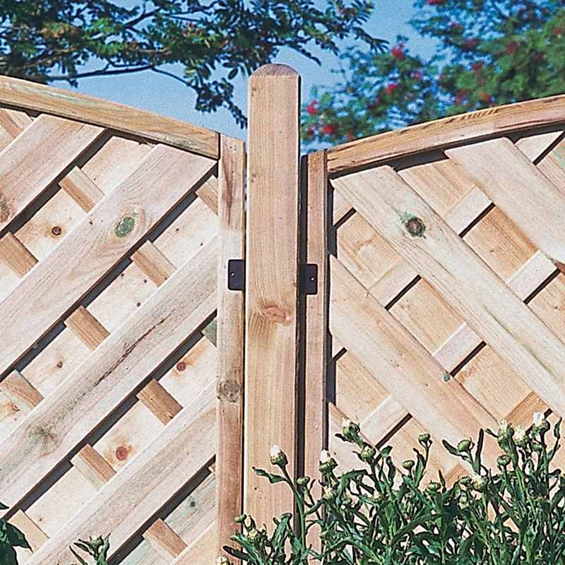 Wooden fence posts Wooden fence posts