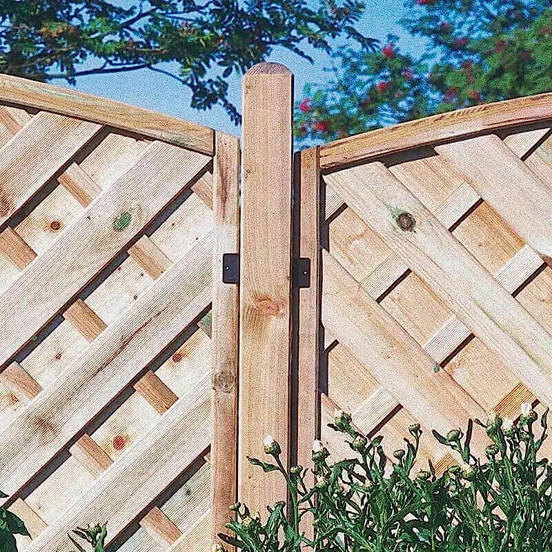 Wooden fence posts Wooden fence posts
